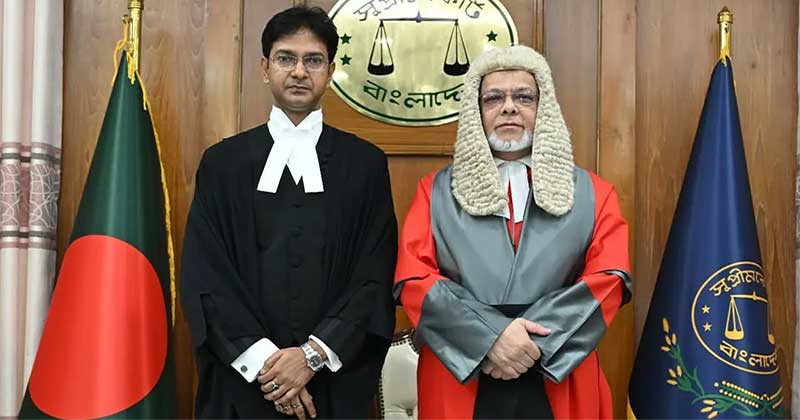 প্রধান বিচারপতি জুবায়ের রহমান চৌধুরী (ডানে) ও বিচারপতি দেবাশীষ রায় চৌধুরী।