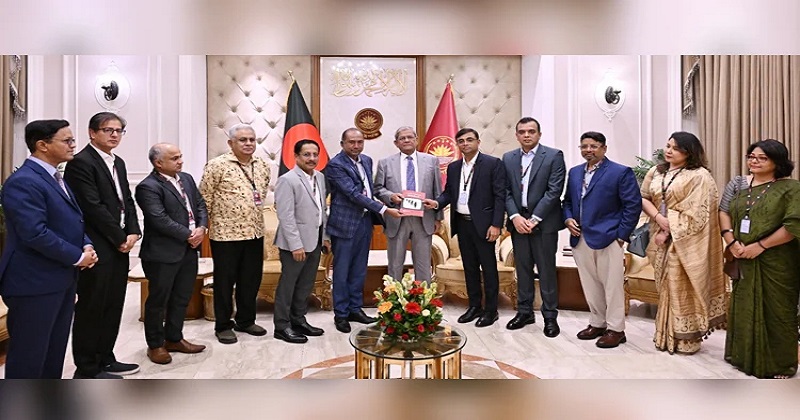 রাষ্ট্রপতি মির্জা ফখরুল ইসলাম আলমগীরের সঙ্গে বঙ্গভবনে ব্রডকাস্ট জার্নালিস্ট সেন্টার’র প্রতিনিধি দল সাক্ষাৎ করেন। ছবি: বঙ্গভবন