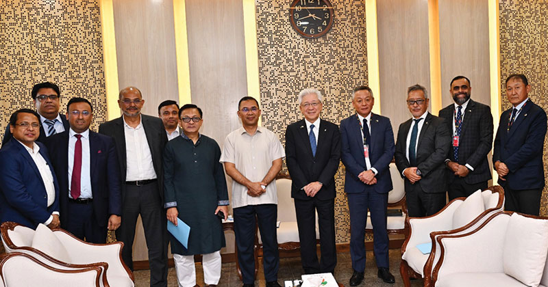 সচিবালয়ে গতকাল প্রধানমন্ত্রী তারেক রহমানের সঙ্গে সৌজন্য সাক্ষাৎ করে টয়োটা তুশো করপোরেশনের ভাইস চেয়ারম্যান ইচিরো কাশিতানির নেতৃত্বে একটি উচ্চ পর্যায়ের প্রতিনিধি দল | ছবি: পিএমও