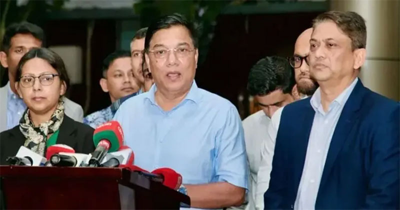 লাইভ ব্যাগেজ নিয়ে কথা বলছেন বিমানমন্ত্রী/ছবি-সংগৃহীত